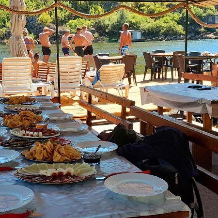 Mali Raj Apartmani Cetinje Bagian luar foto