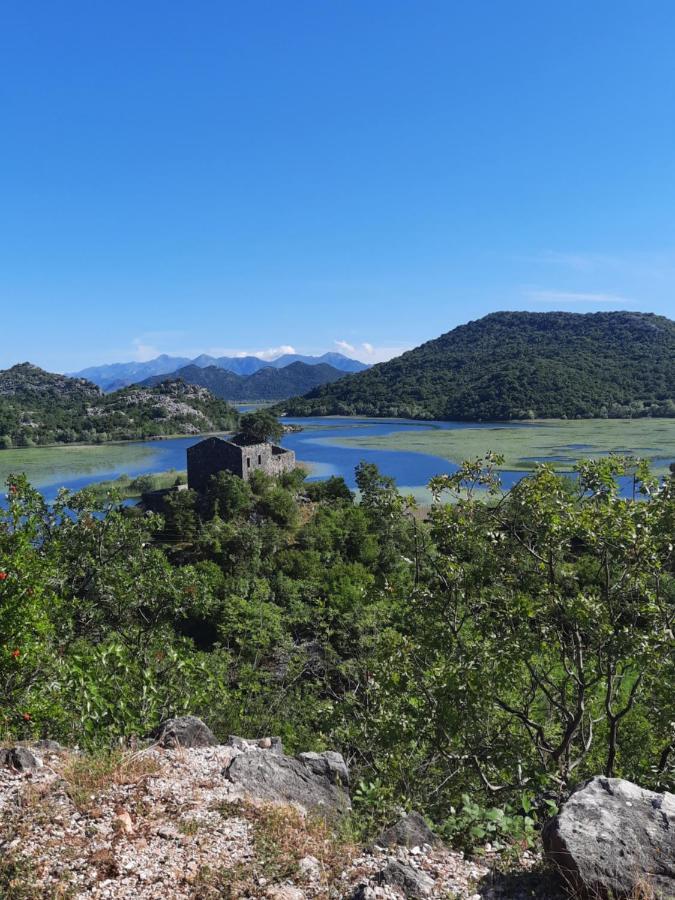 Mali Raj Apartmani Cetinje Bagian luar foto