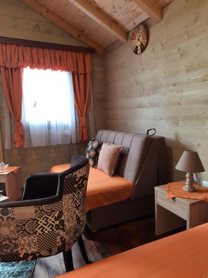 Mali Raj Apartmani Cetinje Bagian luar foto