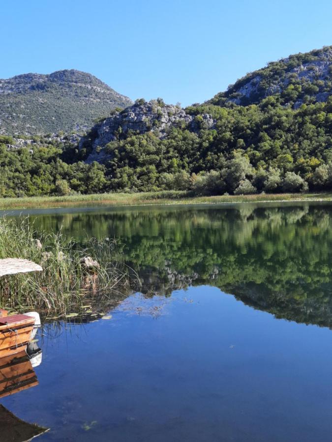 Mali Raj Apartmani Cetinje Bagian luar foto