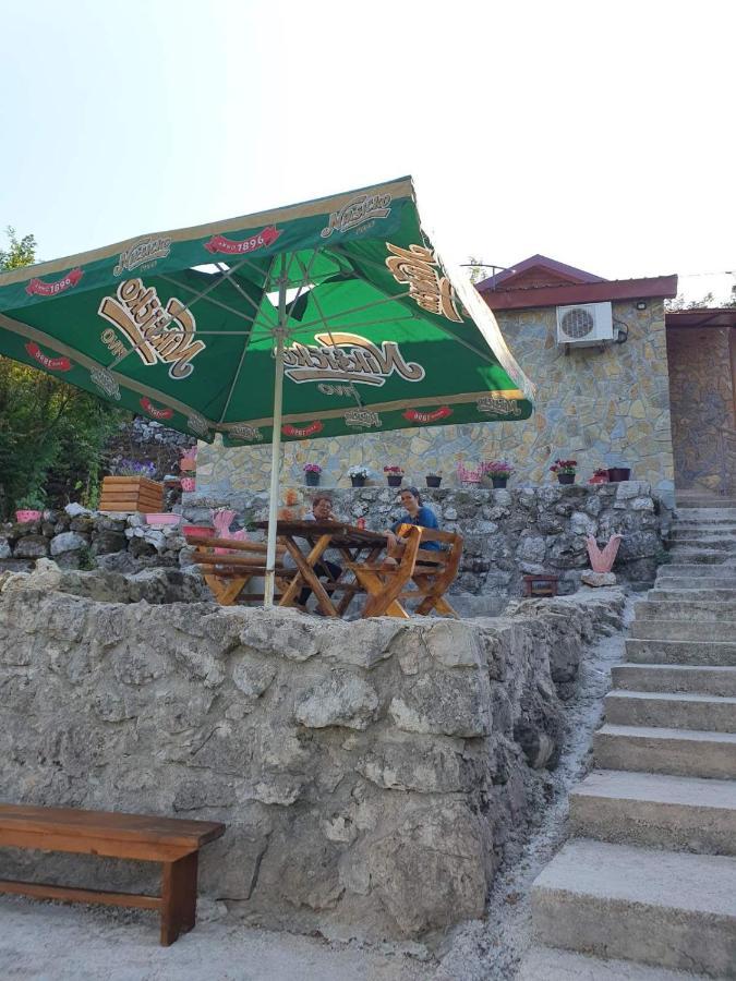 Mali Raj Apartmani Cetinje Bagian luar foto