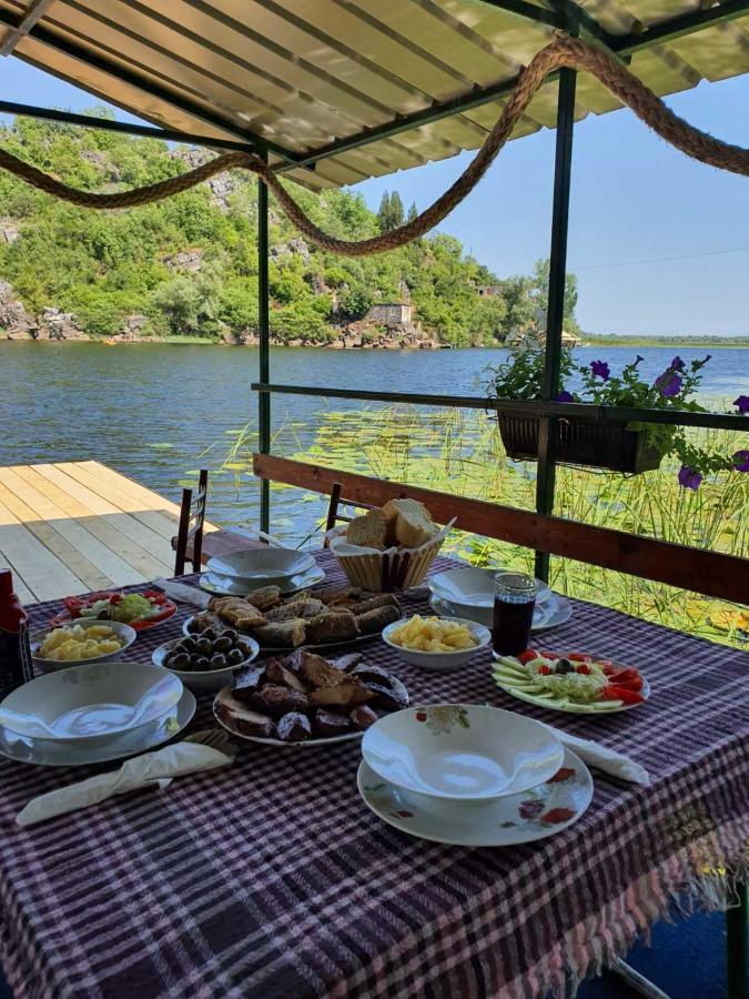 Mali Raj Apartmani Cetinje Bagian luar foto