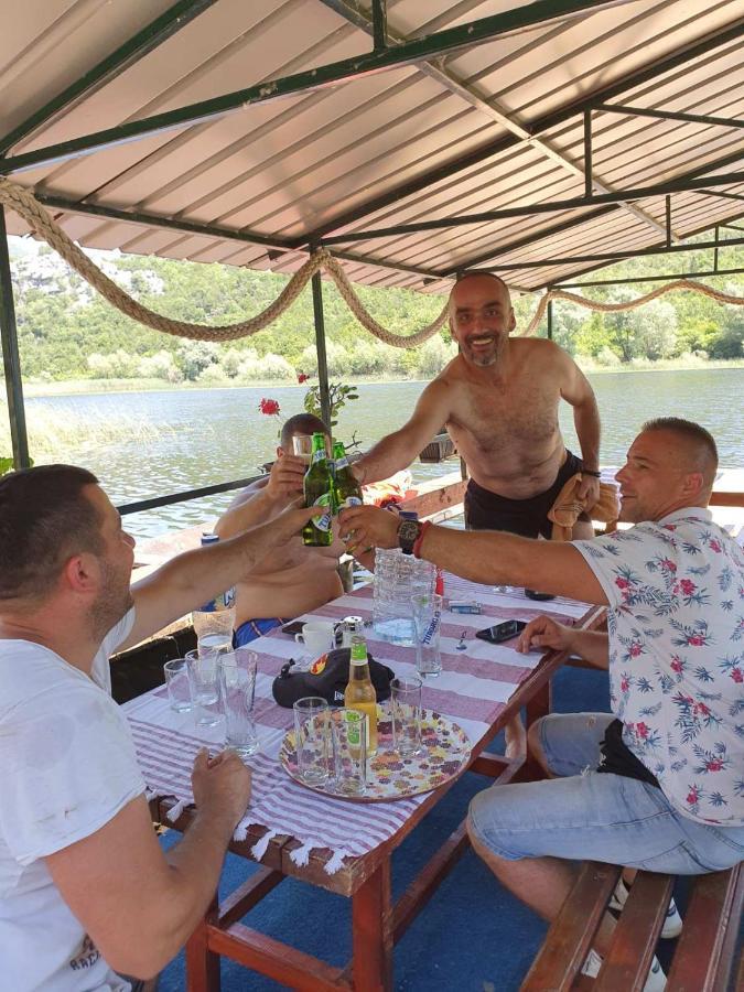 Mali Raj Apartmani Cetinje Bagian luar foto