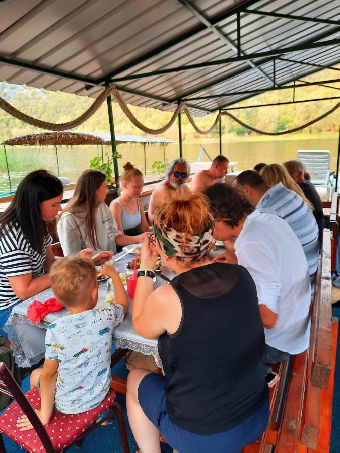 Mali Raj Apartmani Cetinje Bagian luar foto