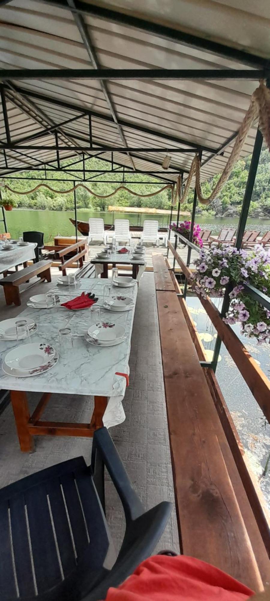Mali Raj Apartmani Cetinje Bagian luar foto