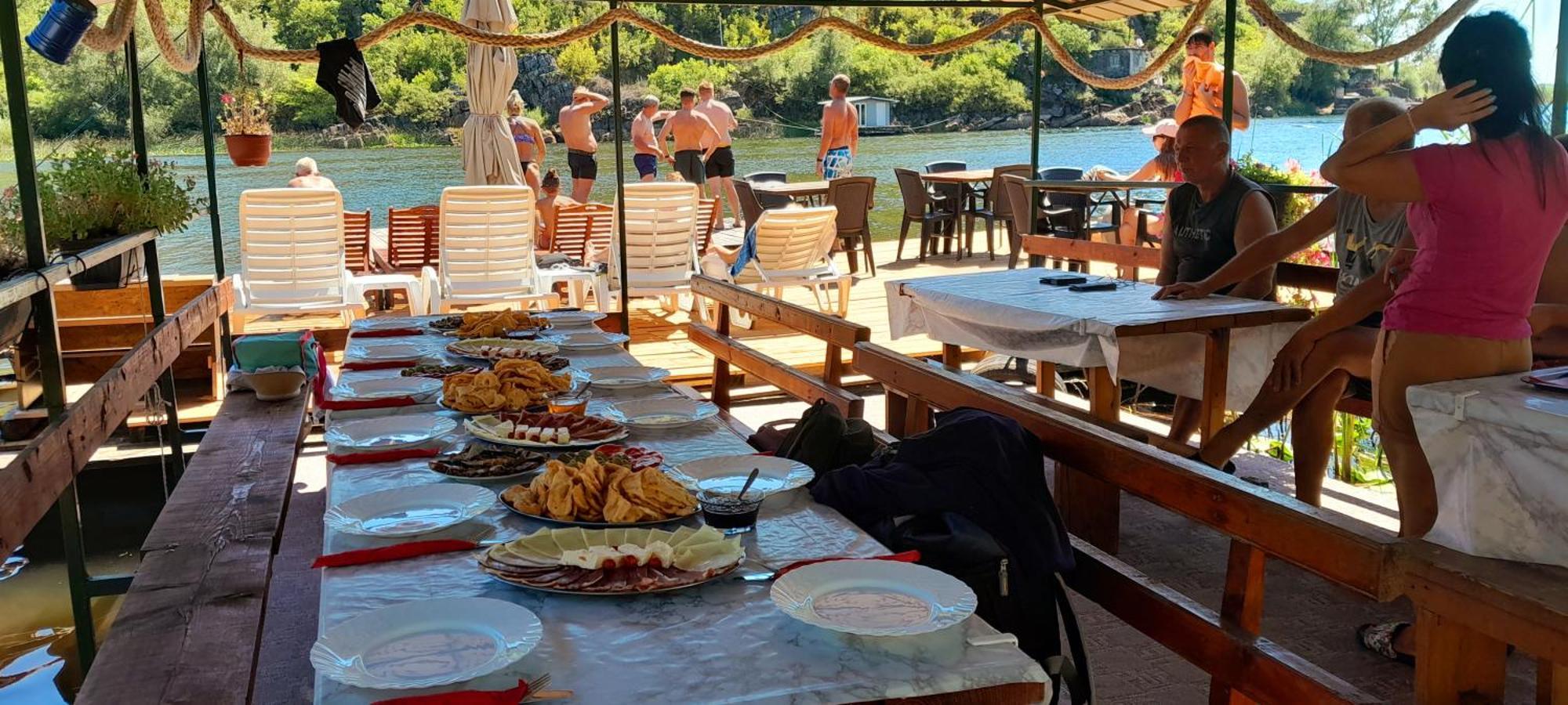 Mali Raj Apartmani Cetinje Bagian luar foto